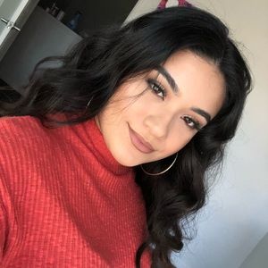 Meet your Posher, Mirella